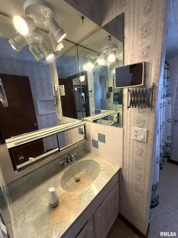 $225,000 | 205 Ingersoll Boulevard, Canton, IL 61520