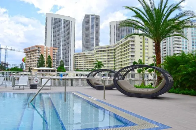 $489,900 | 2602 East Hallandale Beach Boulevard, Unit R1807, Hallandale Beach, FL 33009
