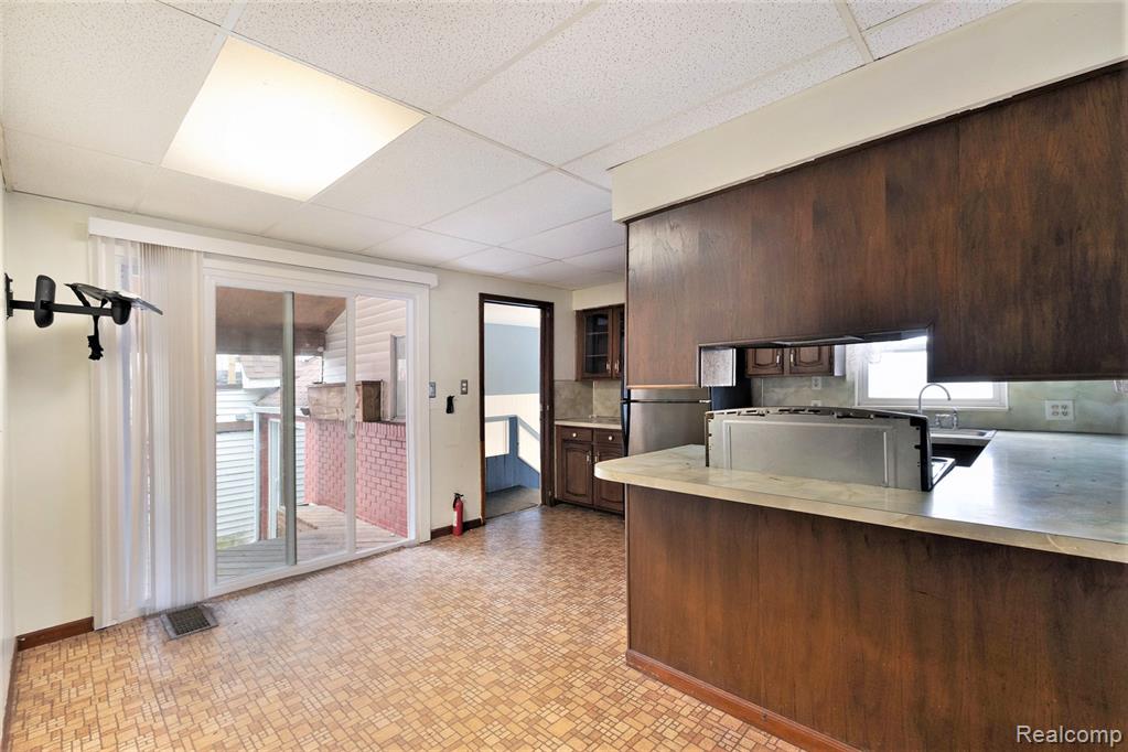 4138 Lapeer Road Burton, MI 48509 - Photo 7 of 41 Gallery Image 7