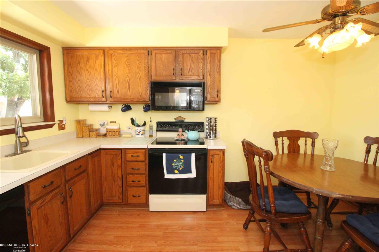 17963 Airport Road Fraser, MI 48026 - Photo 9 of 32 50051878-8.JPG