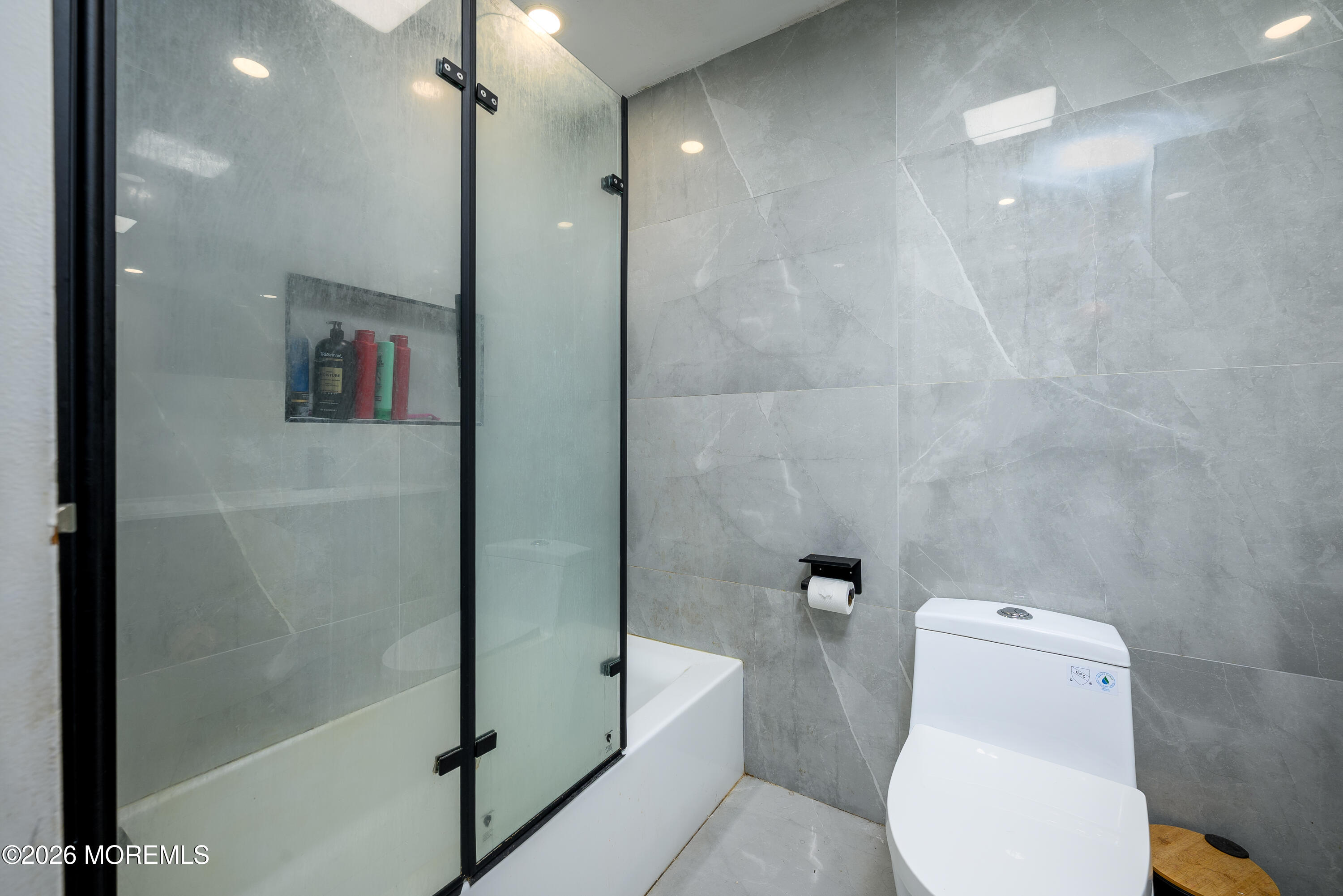 570 Eltone Road Jackson, NJ 08527 - Photo 14 of 37 a bathroom with a toilet and a shower