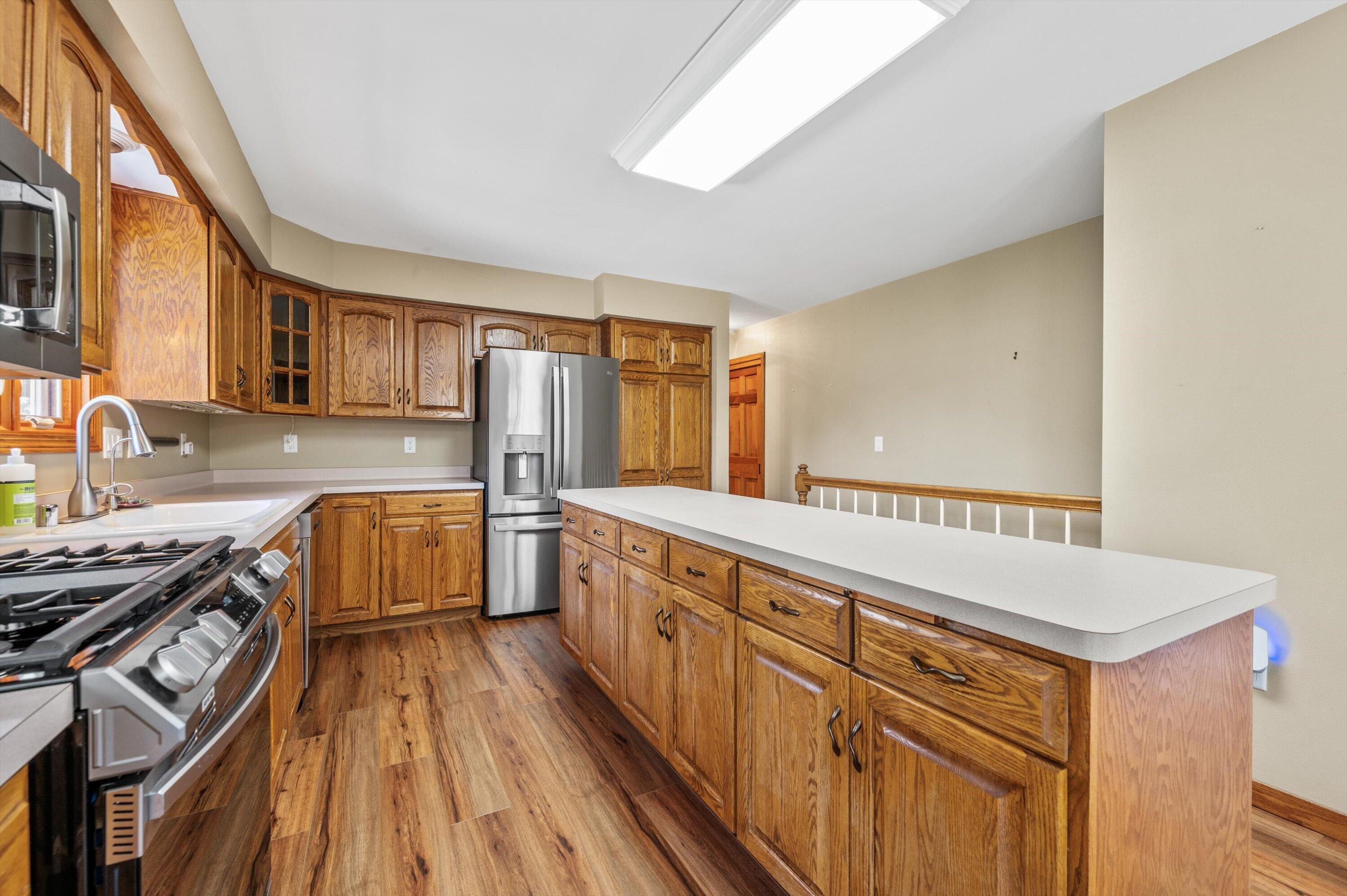 2803 Ridgeline Circle Waukesha, WI 53188 - Photo 8 of 38 Large Island
