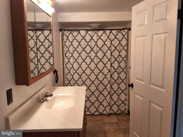 $2,195 | 645 Peters Road, New Holland, PA 17557