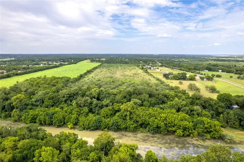 a view of a yard with a building in the background