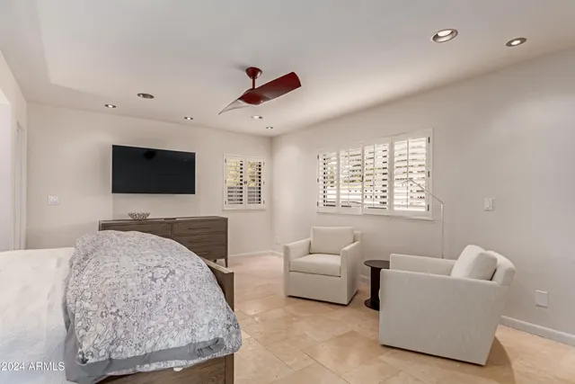 a bathroom with double vanity sinks and a mirror