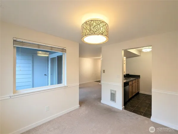 $1,900 | 6700 Northeast 182nd Street, Unit A203, Kenmore, WA 98028