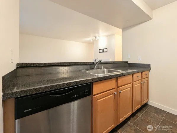 $1,900 | 6700 Northeast 182nd Street, Unit A203, Kenmore, WA 98028