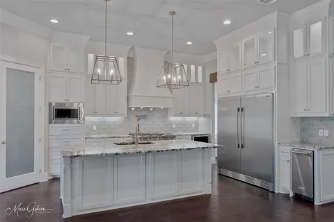 $785,000 | 410 Oakwood Trace Court, Shreveport, LA 71106