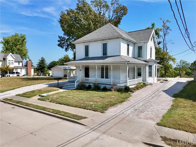 $284,900 | 221 North Walnut Street, Perryville, MO 63775