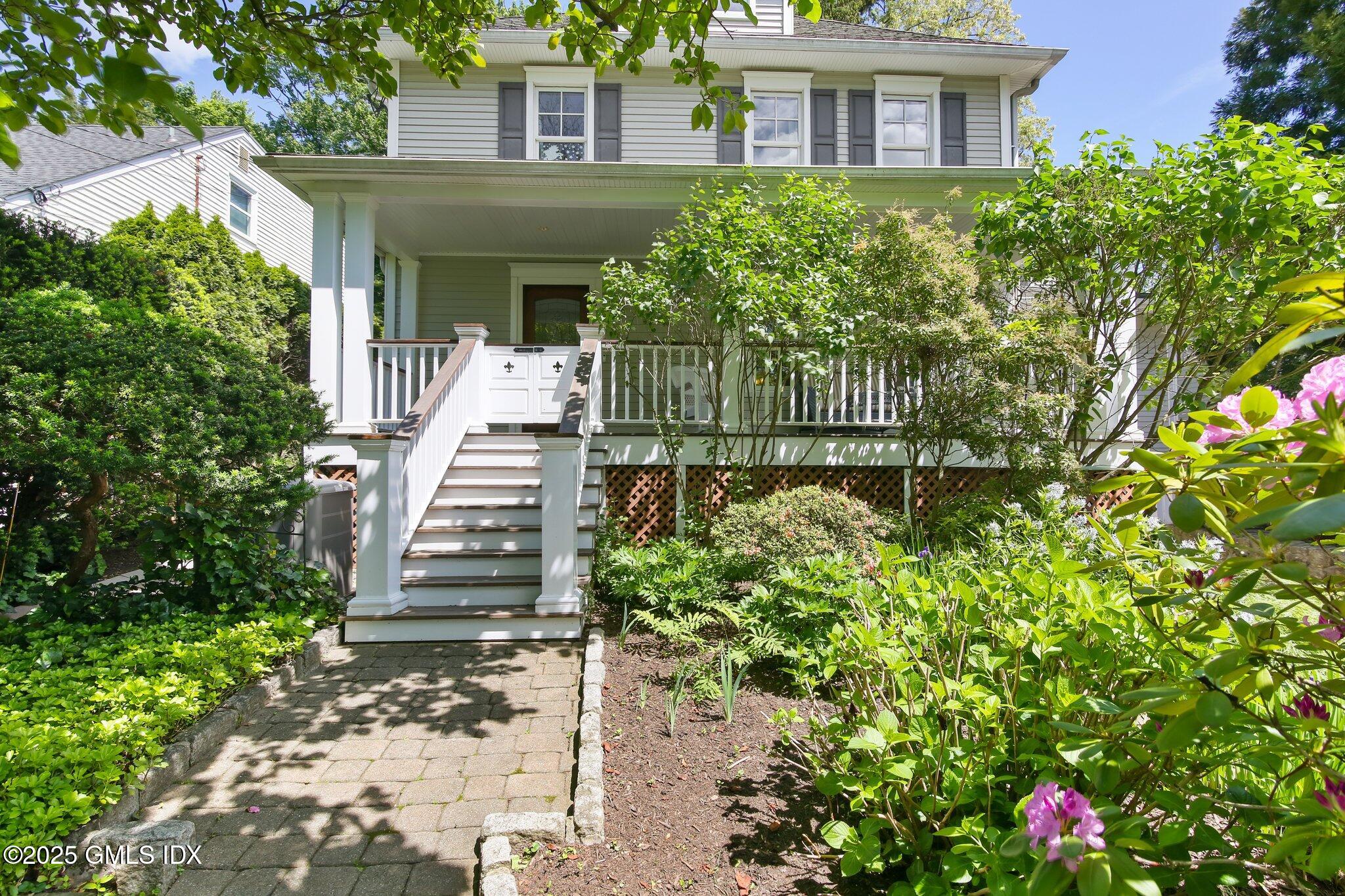 23 Westview Place Riverside, CT 06878 - Photo 2 of 42 a front view of a house with a garden