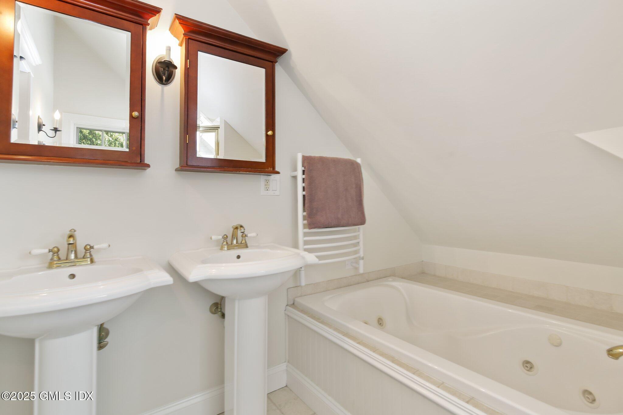 23 Westview Place Riverside, CT 06878 - Photo 21 of 42 a bathroom with a sink and a bathtub