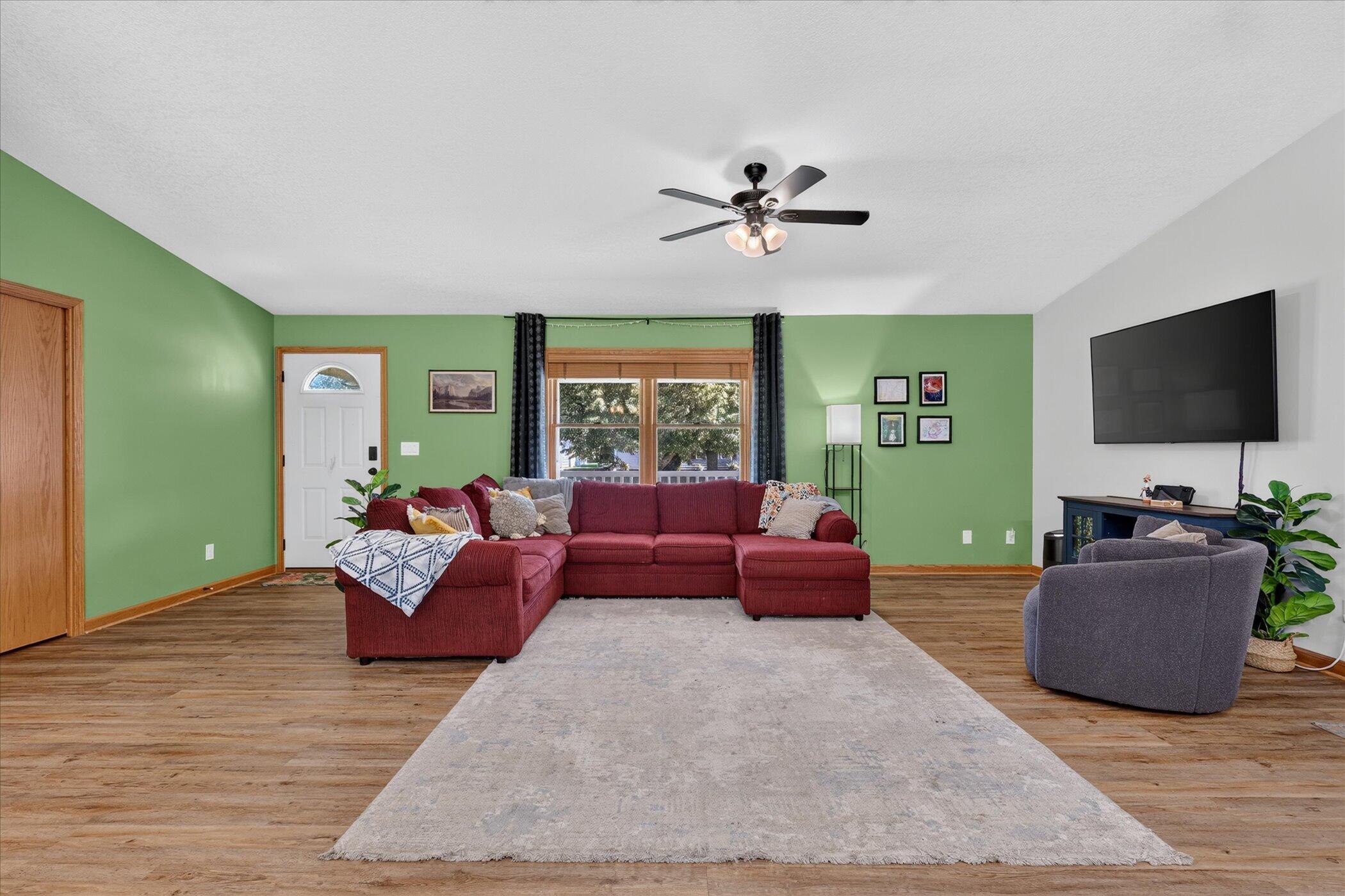 117 Charlotte Street Edmore, MI 48829 - Photo 11 of 44 Living Room