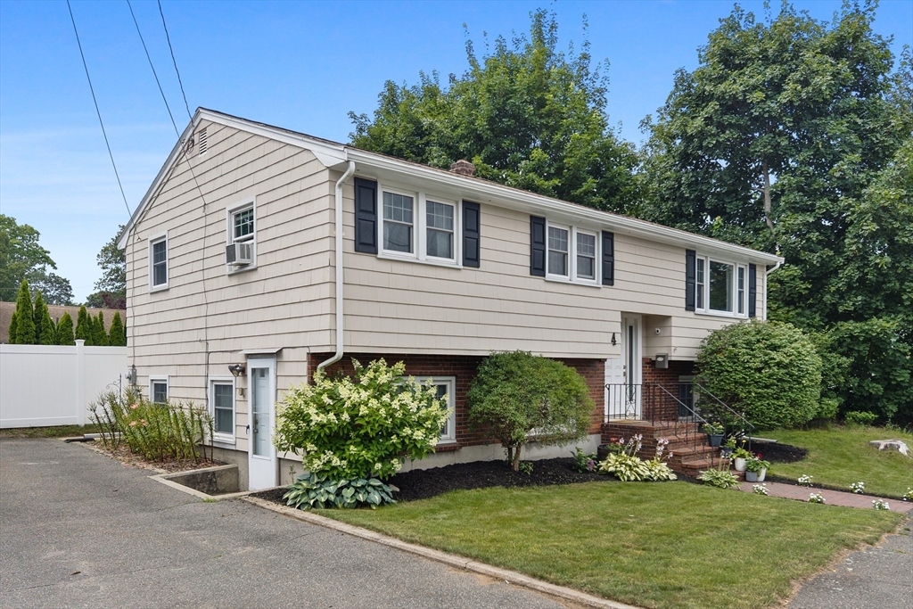 4 Dundee Street Salem, MA 01970 - Photo 2 of 27