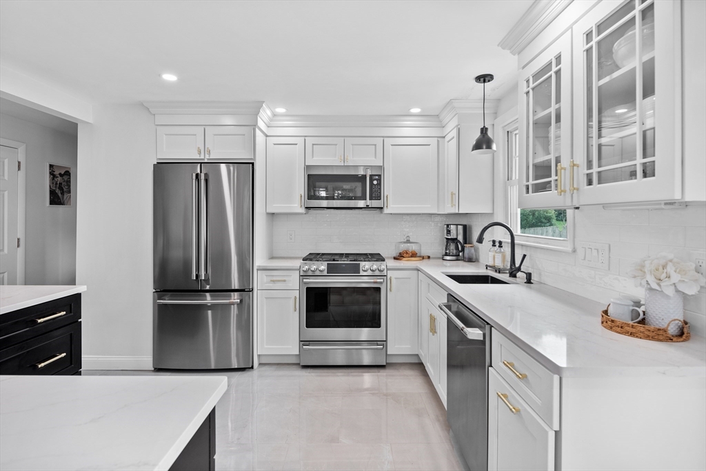 4 Dundee Street Salem, MA 01970 - Photo 4 of 27