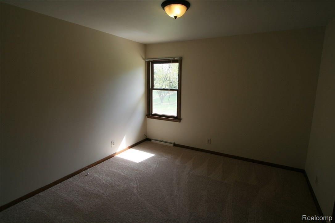 10377 Center Road Fenton, MI 48430 - Photo 20 of 31 IMG_7181 (Large).JPG