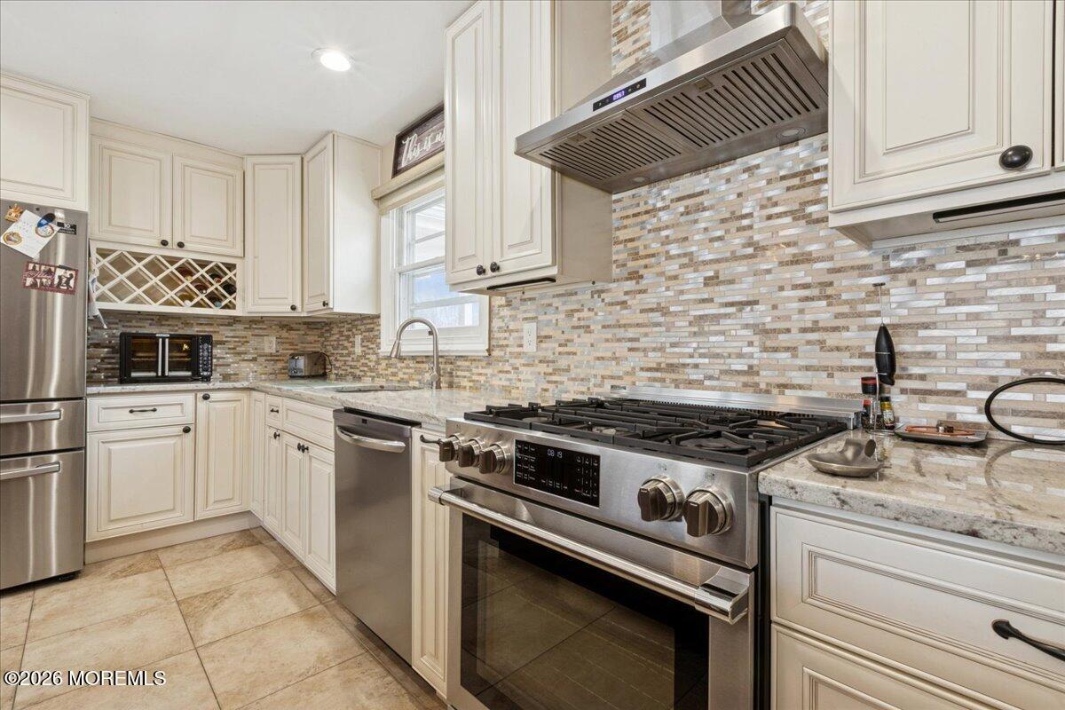 212 Stonehurst Boulevard Freehold, NJ 07728 - Photo 19 of 30 19-Image-19