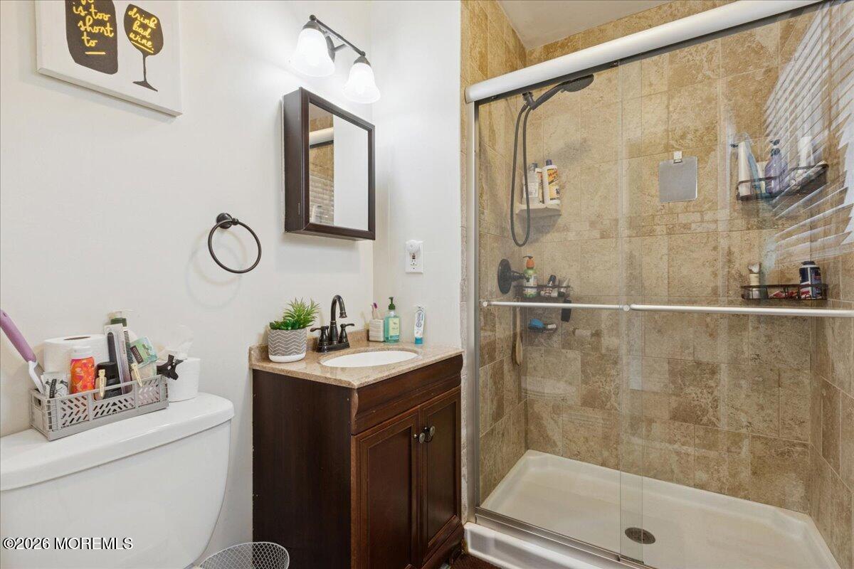 212 Stonehurst Boulevard Freehold, NJ 07728 - Photo 8 of 30 08-Image-8