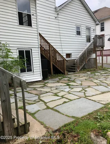 a view of a house with backyard and porch