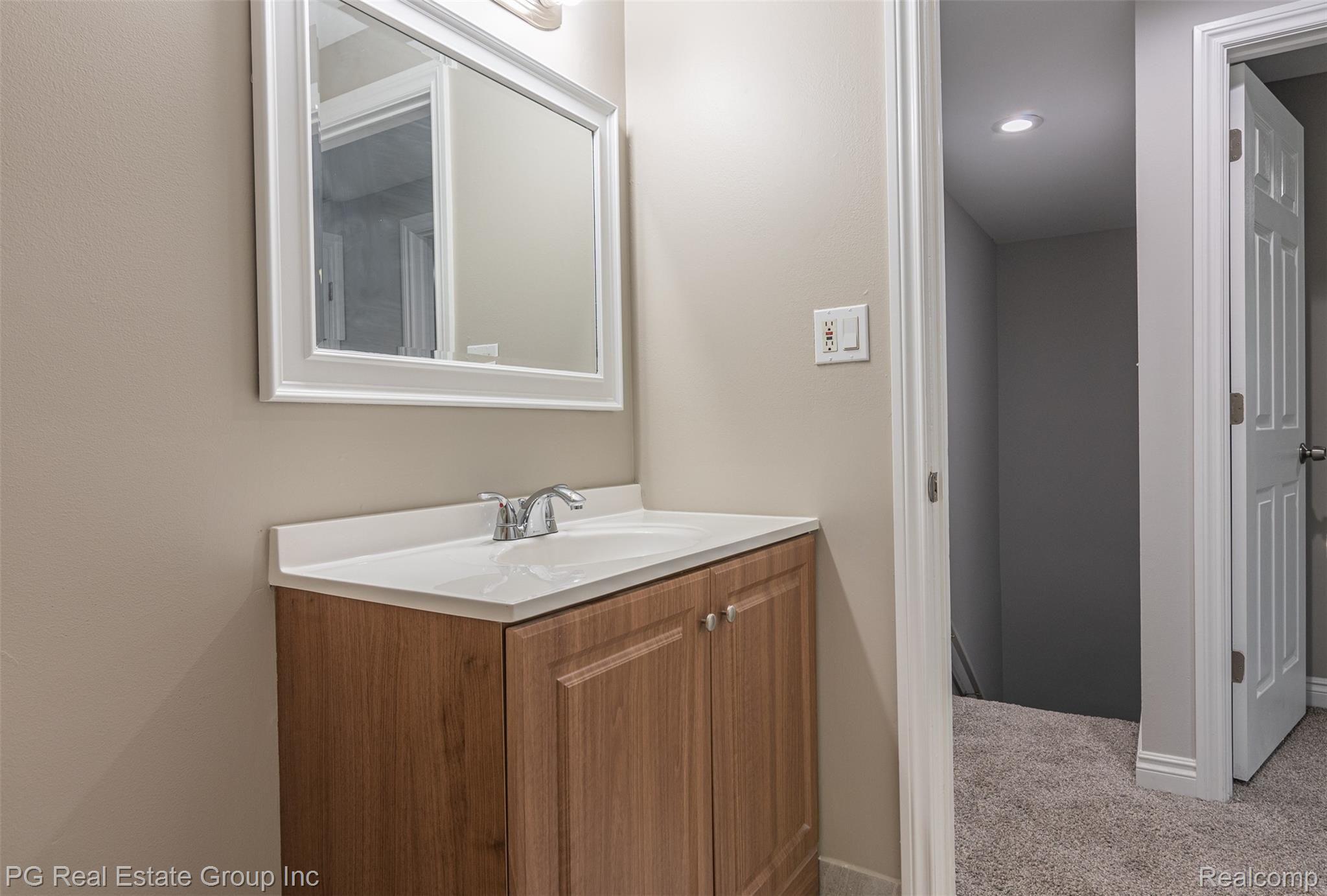 25803 Schoenherr Road Warren, MI 48089 - Photo 21 of 29 25803 Shoenherr Rd-23.jpg