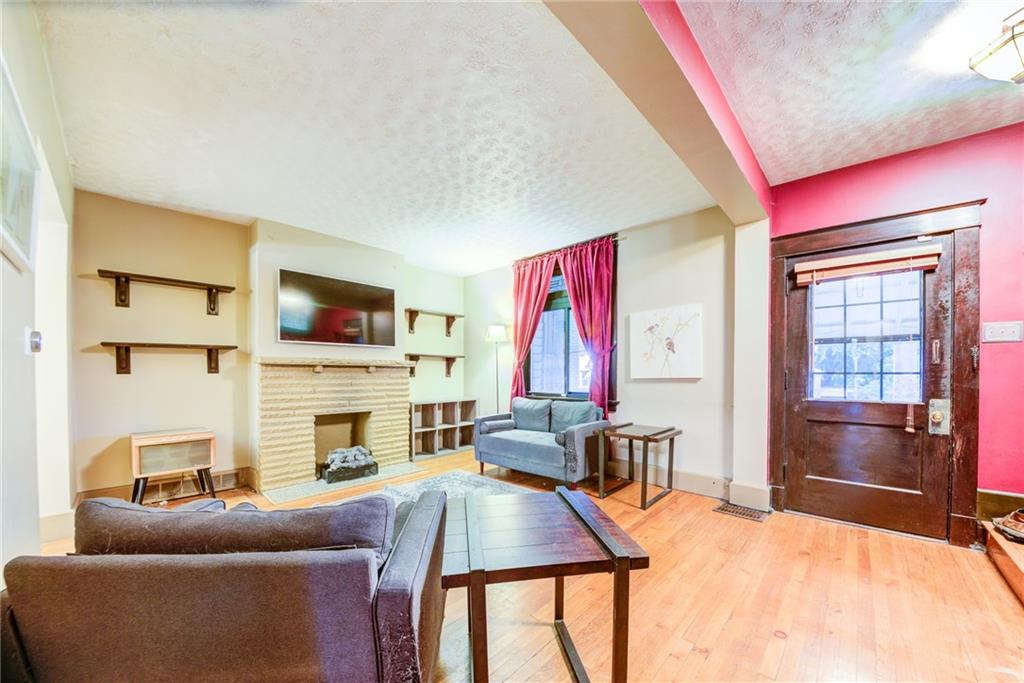 3970 Brandon Road Pittsburgh, PA 15212 - Photo 3 of 23 Gallery Image 3