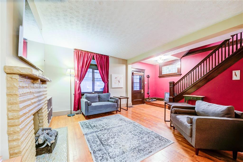 3970 Brandon Road Pittsburgh, PA 15212 - Photo 4 of 23 Gallery Image 4