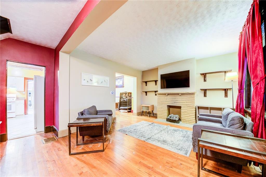 3970 Brandon Road Pittsburgh, PA 15212 - Photo 6 of 23 Gallery Image 6