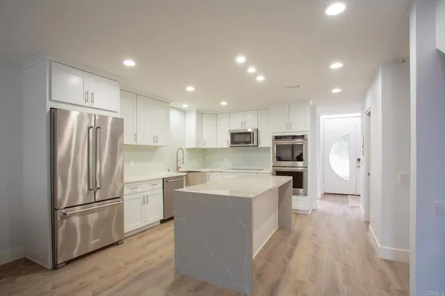 $1,998,000 | 922 Sealane Drive, Unit B, Encinitas, CA 92024