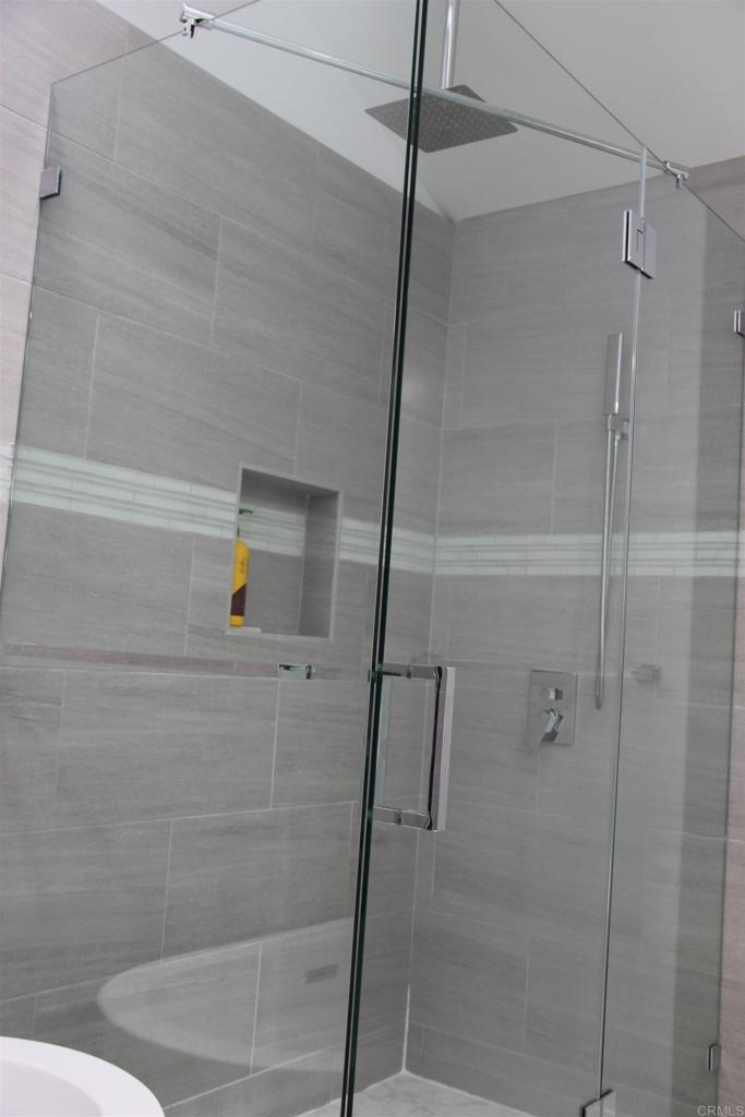 922 Sealane Drive, Unit B Encinitas, CA 92024 - Photo 15 of 30 a bathroom with a shower