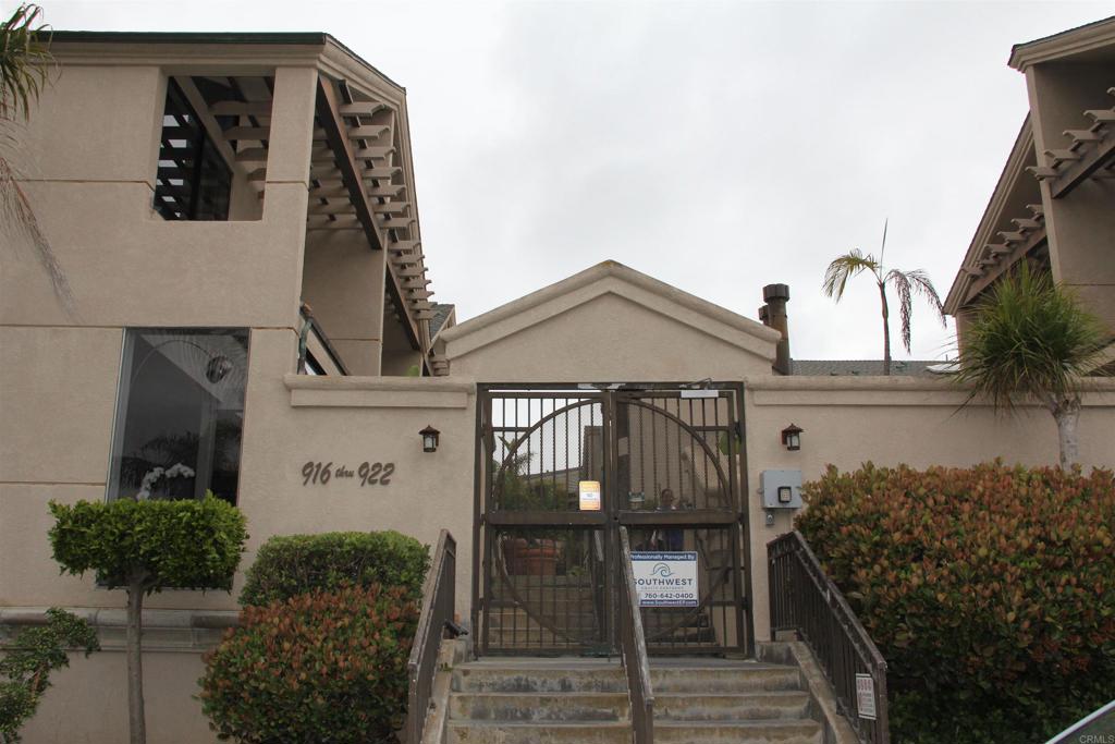 922 Sealane Drive, Unit B Encinitas, CA 92024 - Photo 19 of 30 a front view of a house