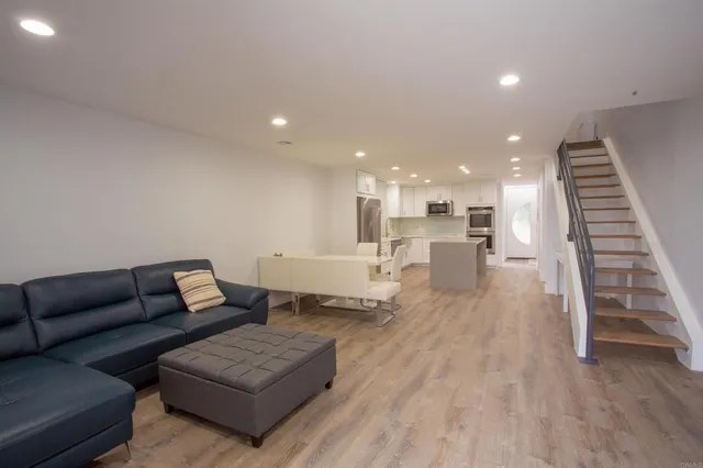 $1,998,000 | 922 Sealane Drive, Unit B, Encinitas, CA 92024