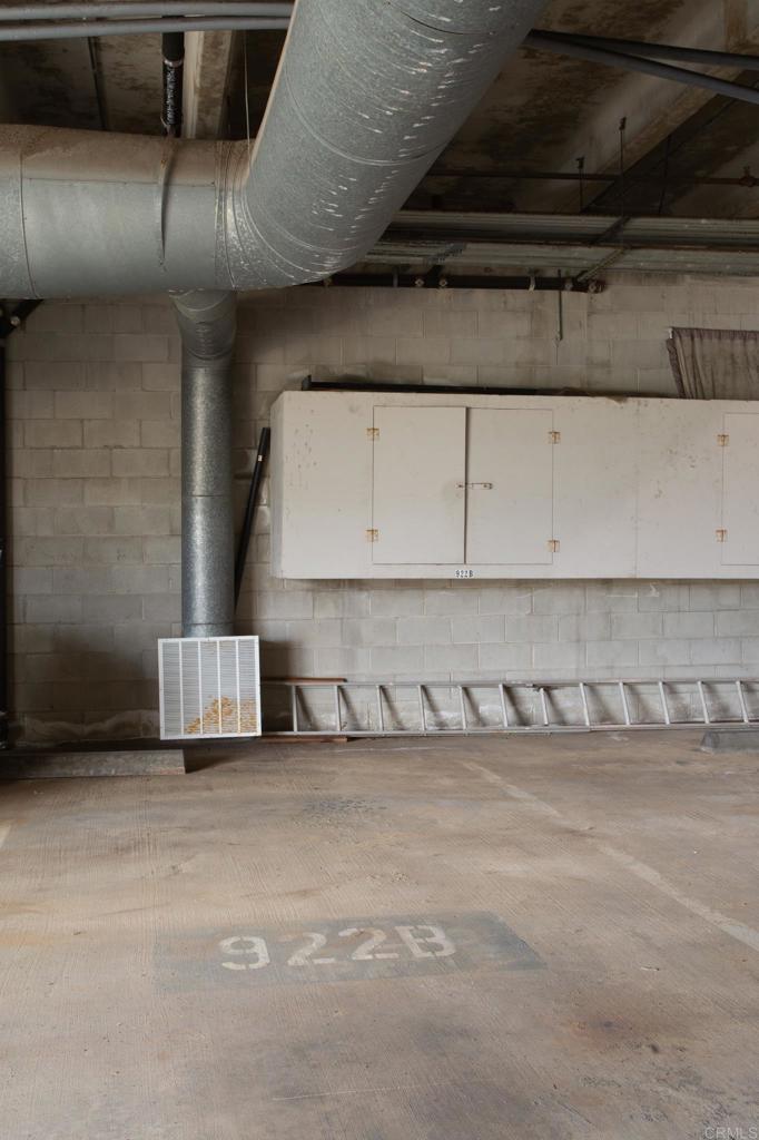 922 Sealane Drive, Unit B Encinitas, CA 92024 - Photo 23 of 30 a view of a garage