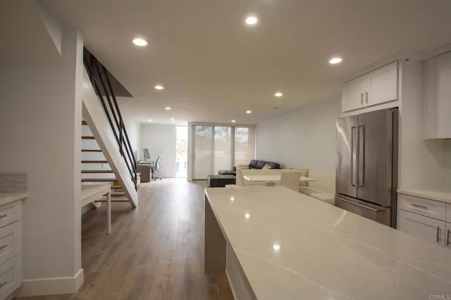 $1,998,000 | 922 Sealane Drive, Unit B, Encinitas, CA 92024