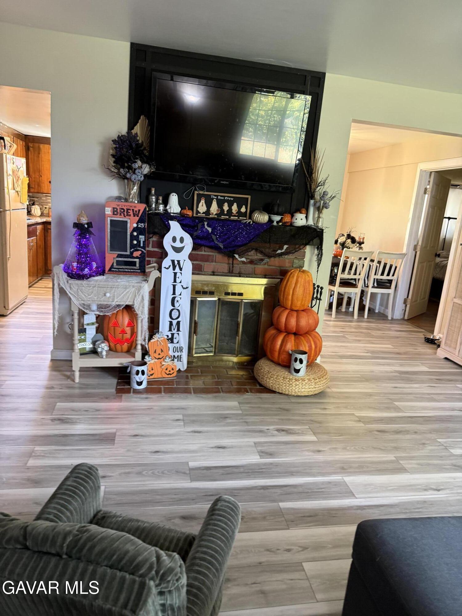 919 Golden W Court Tehachapi, CA 93561 - Photo 16 of 23 a play room with toys