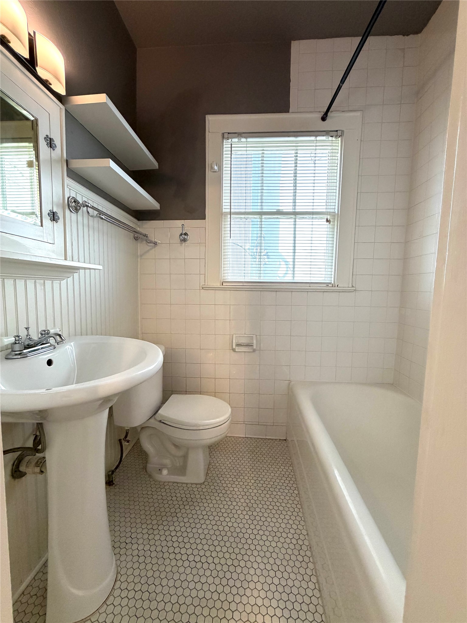 808 Edgecliff Terrace, Unit A Austin, TX 78704 - Photo 8 of 11 a bathroom with a sink a toilet and bathtub
