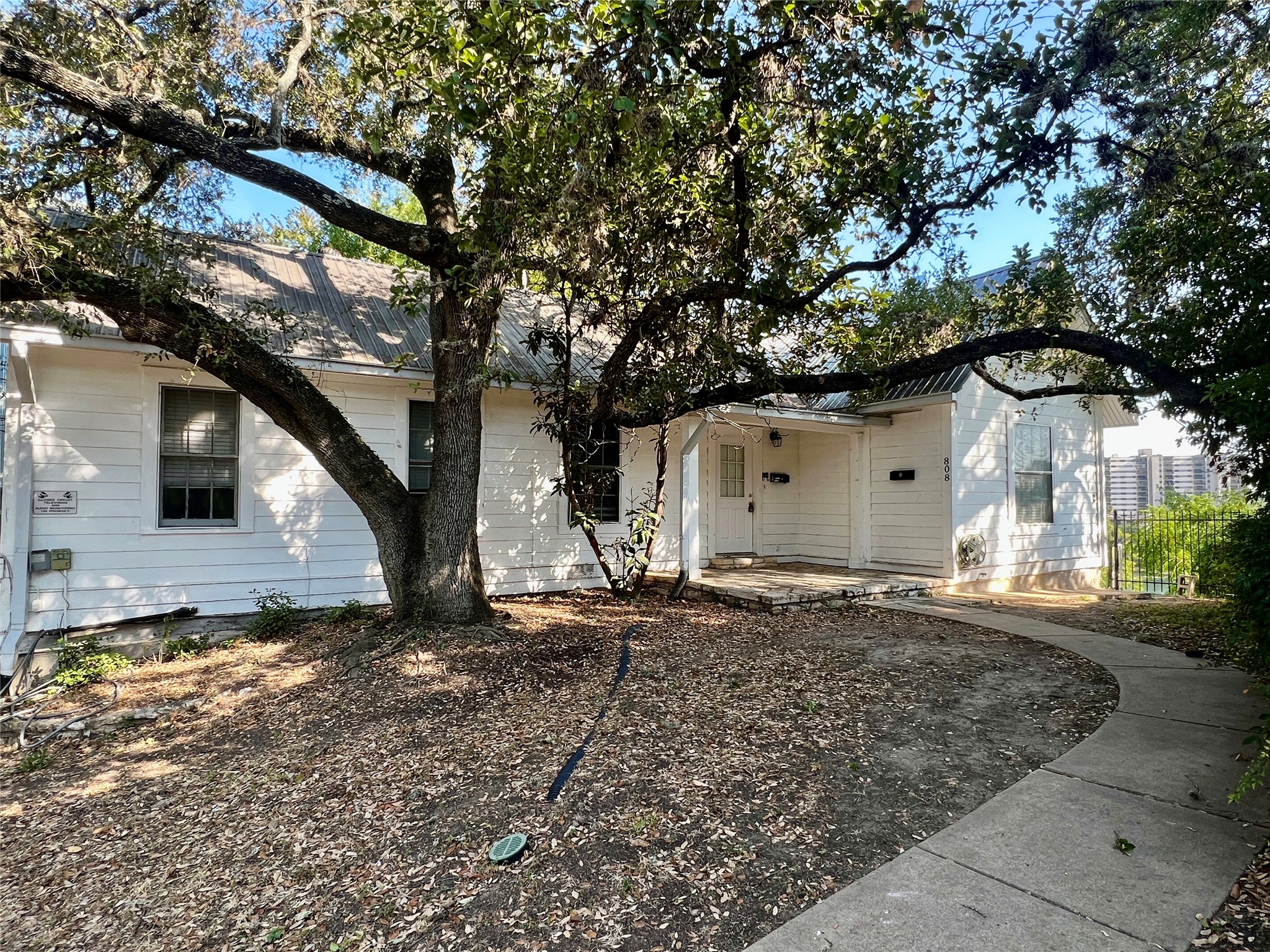 808 Edgecliff Terrace, Unit A Austin, TX 78704 - Photo 9 of 11 a house view with a backyard space