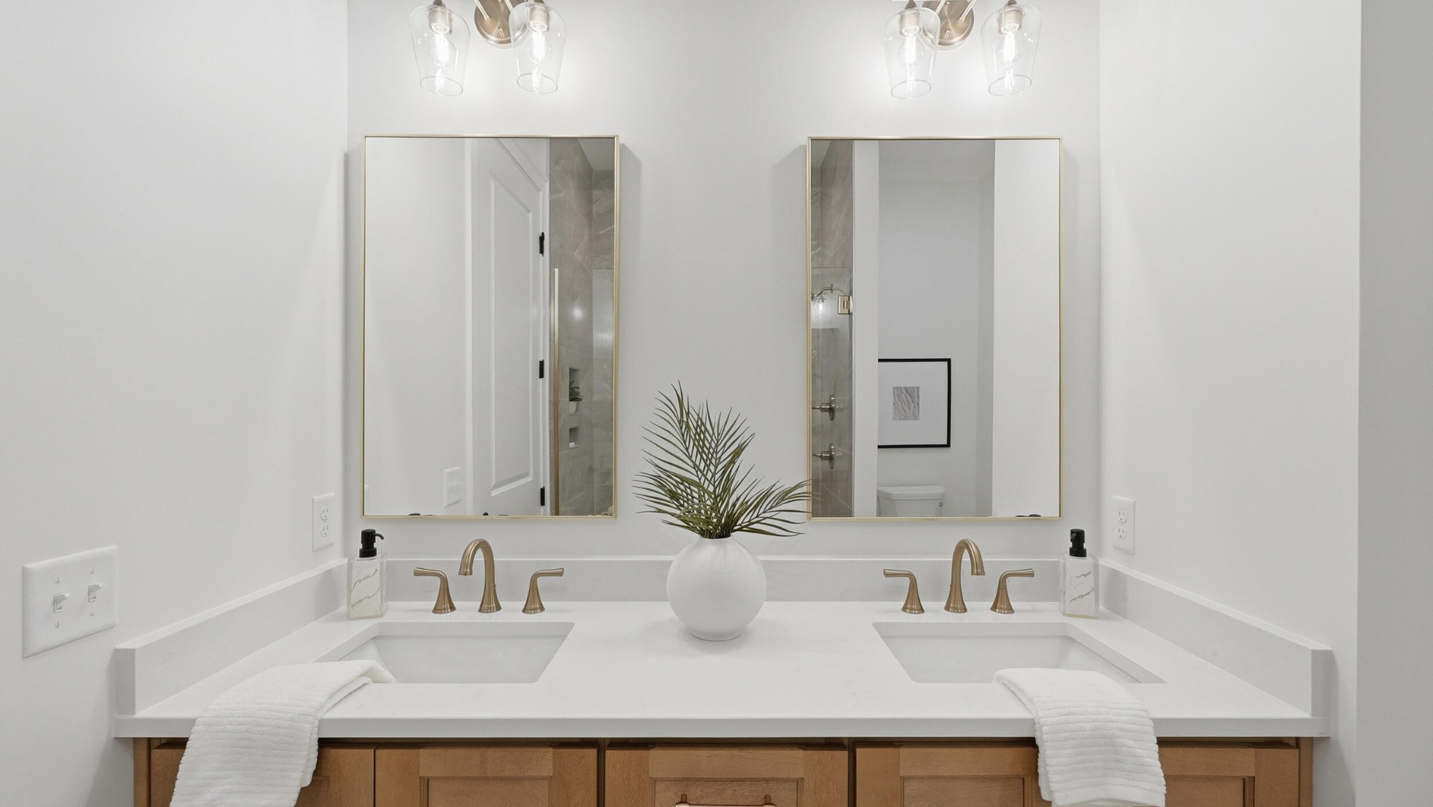 4692 Dempsey Way Chattanooga, TN 37419 - Photo 25 of 37 a bathroom with double sink and a mirror