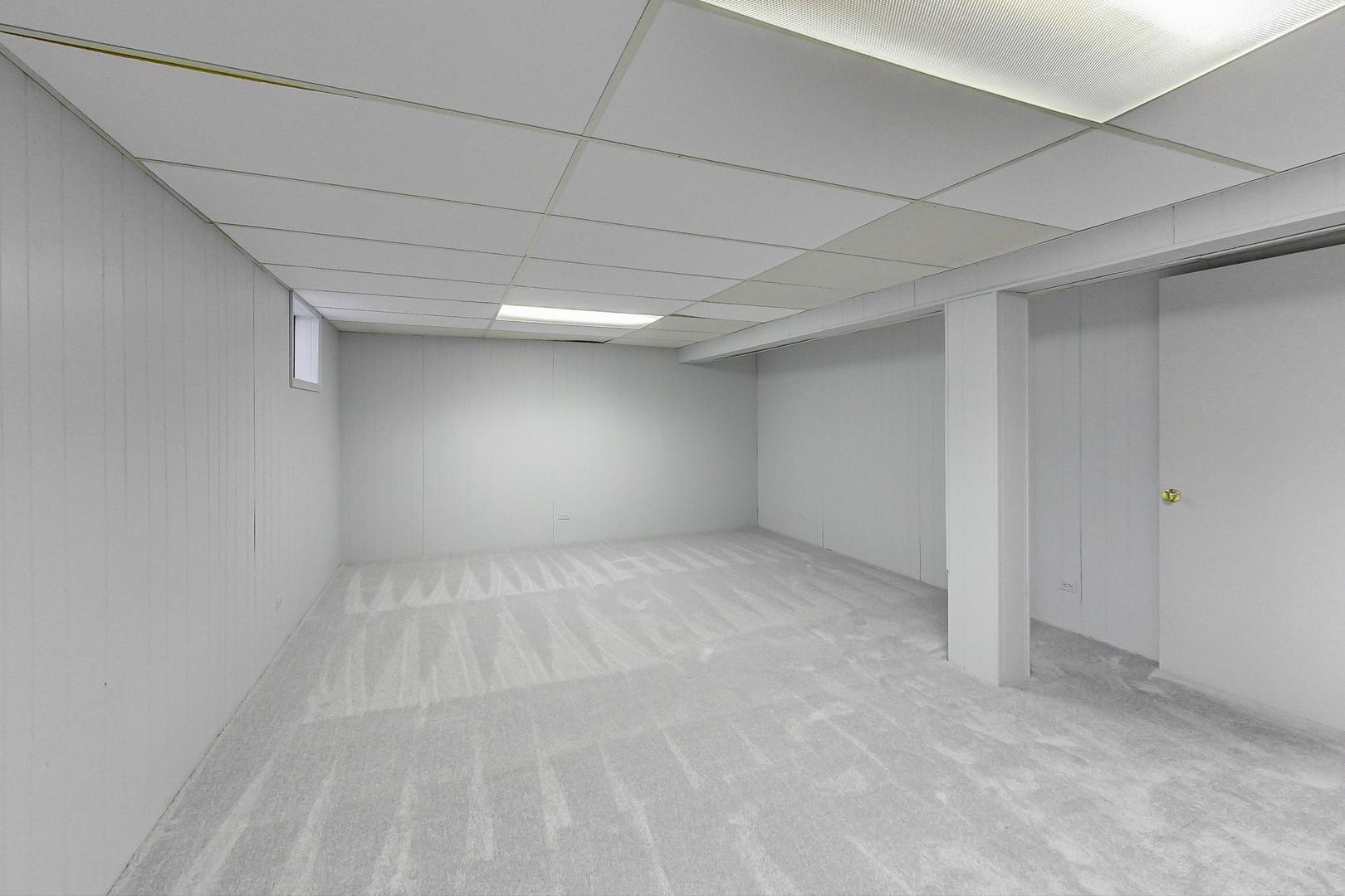 3510 East Frontage Road Rolling Meadows, IL 60008 - Photo 15 of 27 a view of an empty room