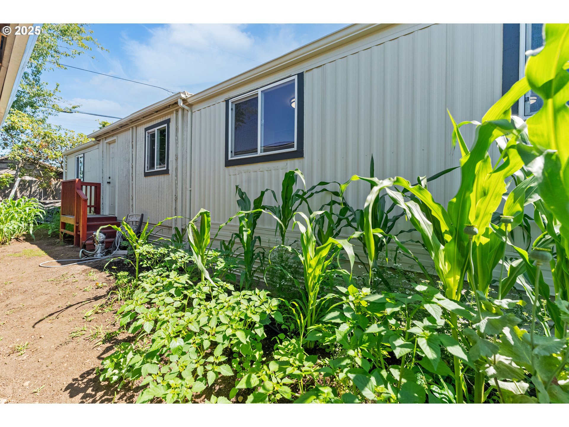 8951 Southeast Fuller Road, Unit 7 Happy Valley, OR 97086 - Photo 22 of 29 a backyard of a house