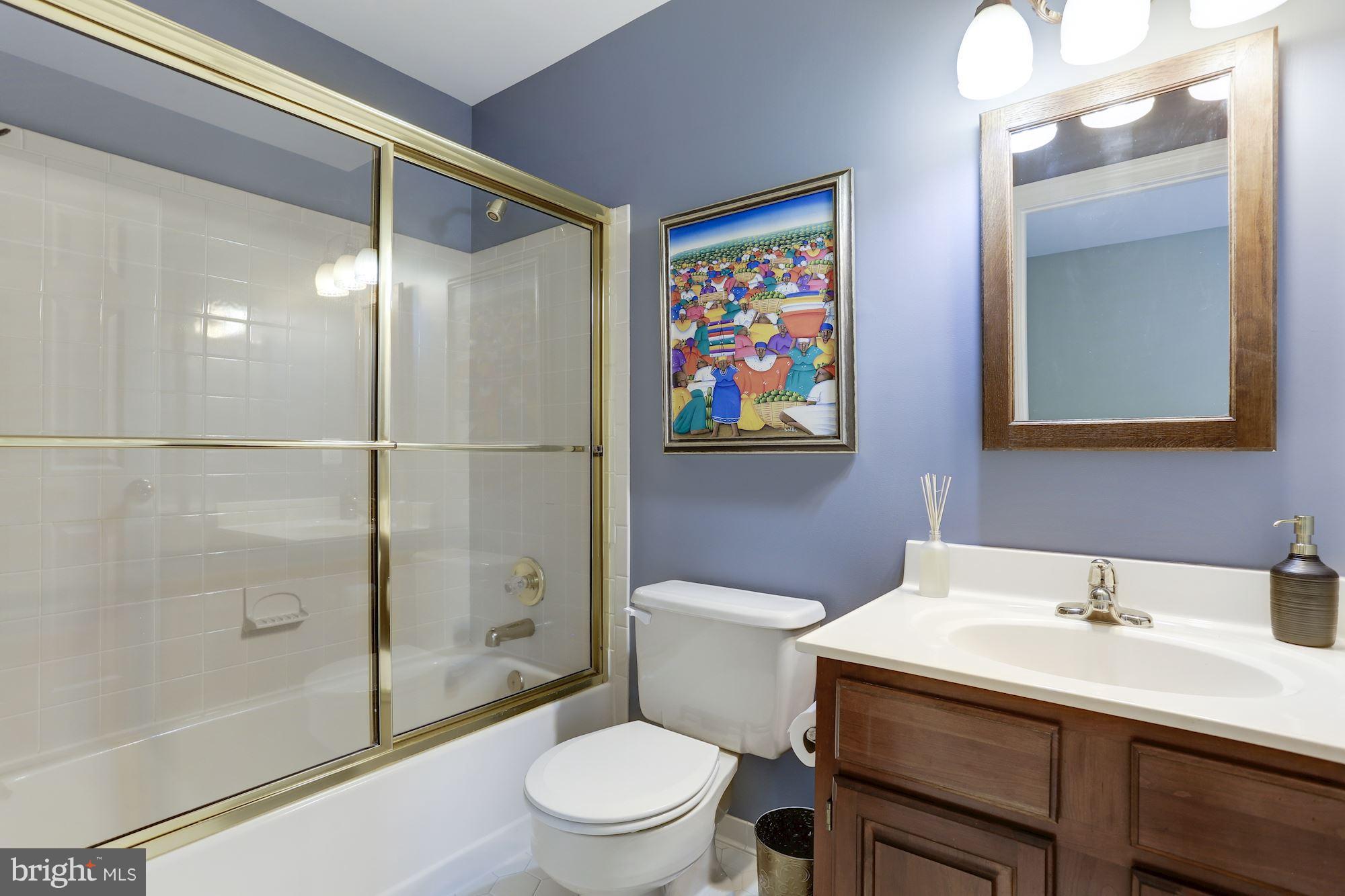 22010 Foxlair Road Gaithersburg, MD 20882 - Photo 17 of 30 Bath