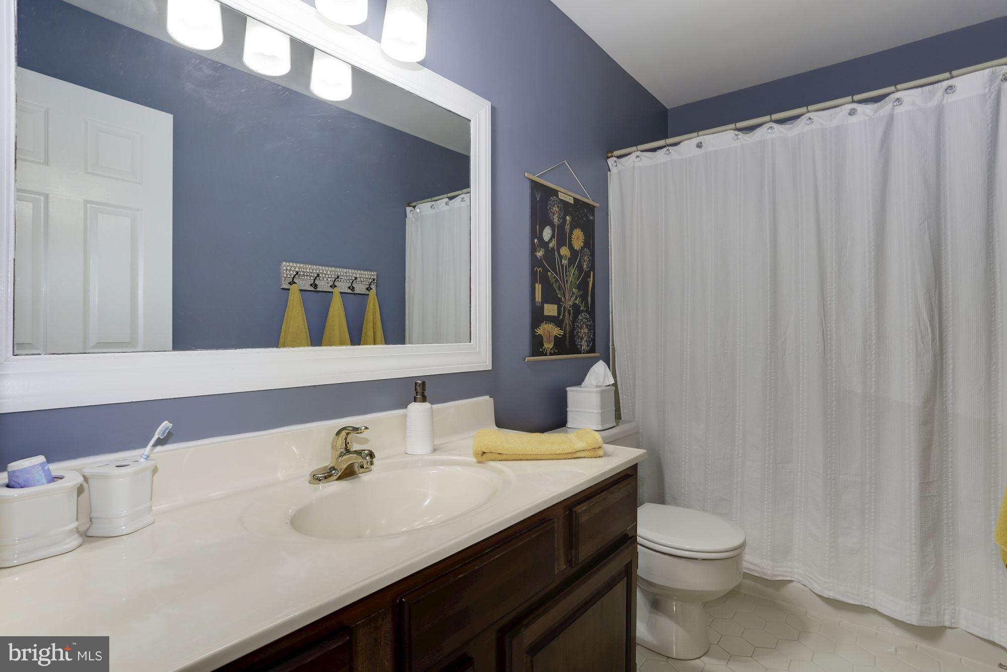22010 Foxlair Road Gaithersburg, MD 20882 - Photo 21 of 30 Bath