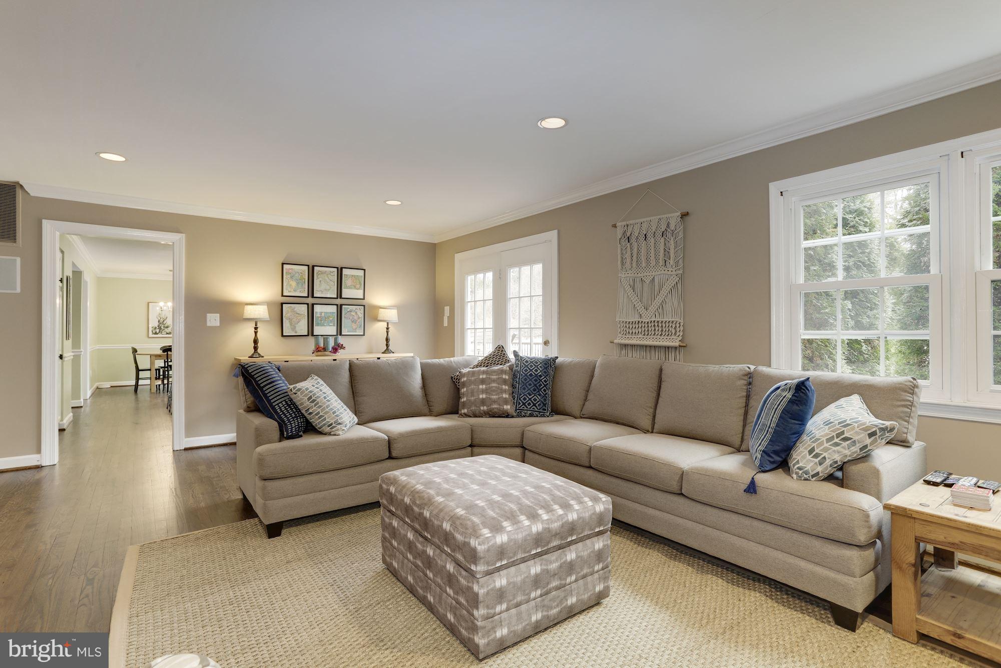22010 Foxlair Road Gaithersburg, MD 20882 - Photo 5 of 30 Family Room
