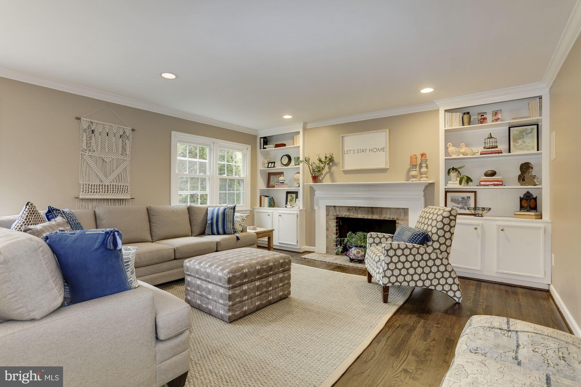 22010 Foxlair Road Gaithersburg, MD 20882 - Photo 6 of 30 Family Room