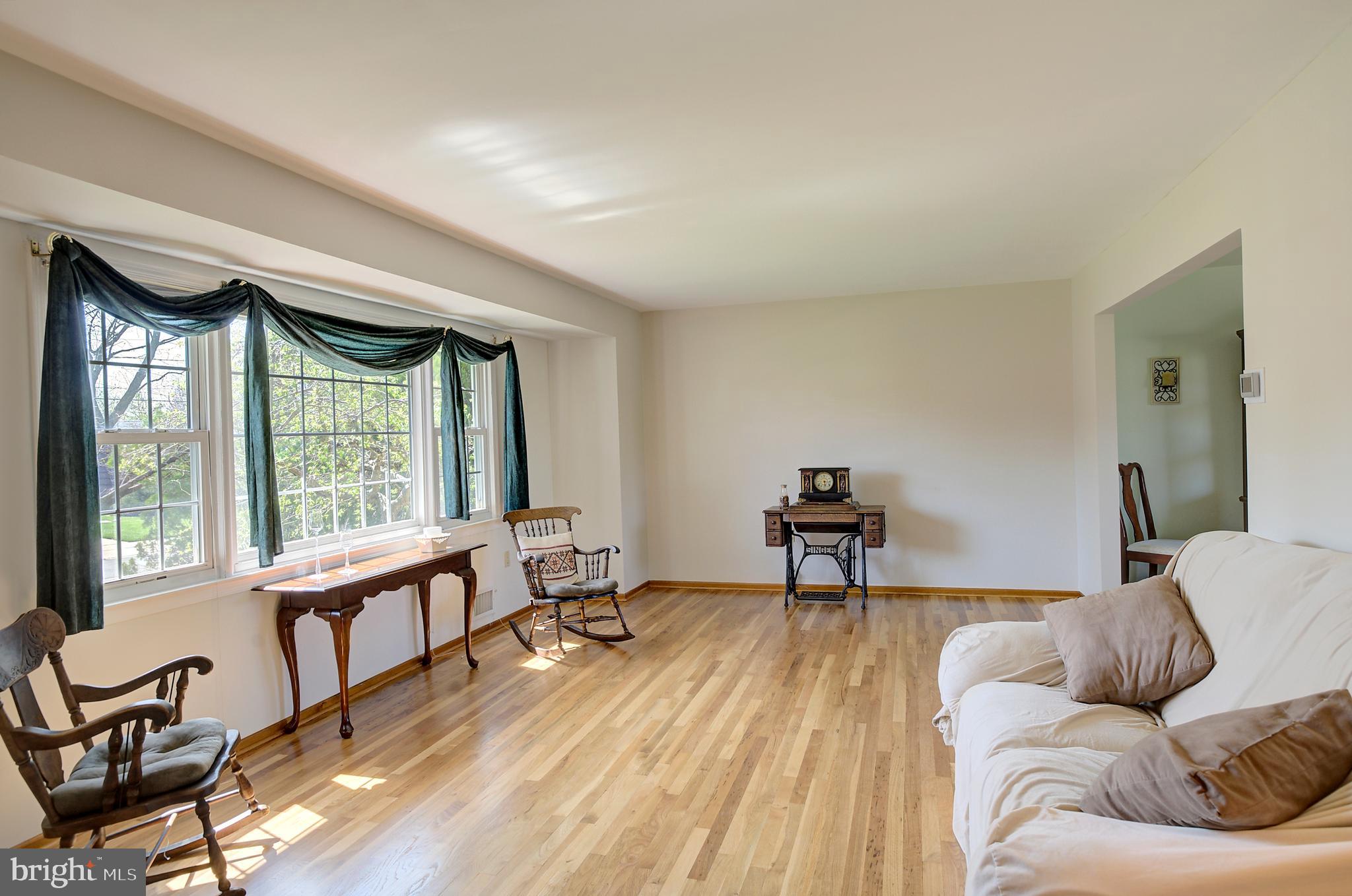 24 Bennington Road Bordentown, NJ 08505 - Photo 6 of 30 Living Room