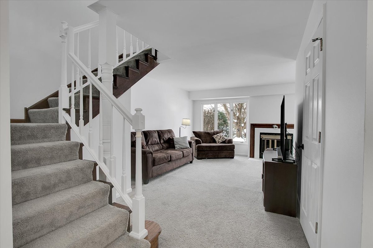 1537 Lighthouse Drive Naperville, IL 60565 - Photo 4 of 41