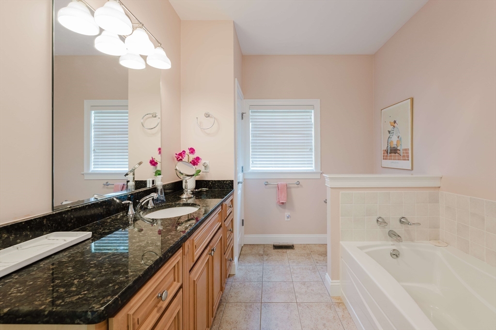 14 Hathaway Pond Circle, Unit 14 Rochester, MA 02770 - Photo 18 of 41