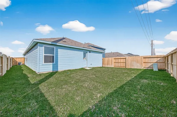 a view of a house with backyard