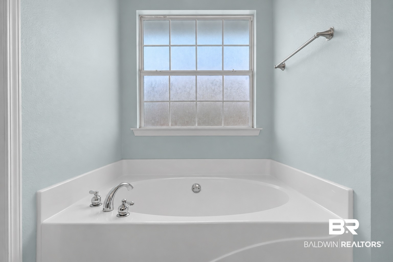 8986 Sage Drive Foley, AL 36535 - Photo 17 of 28 Primary Tub