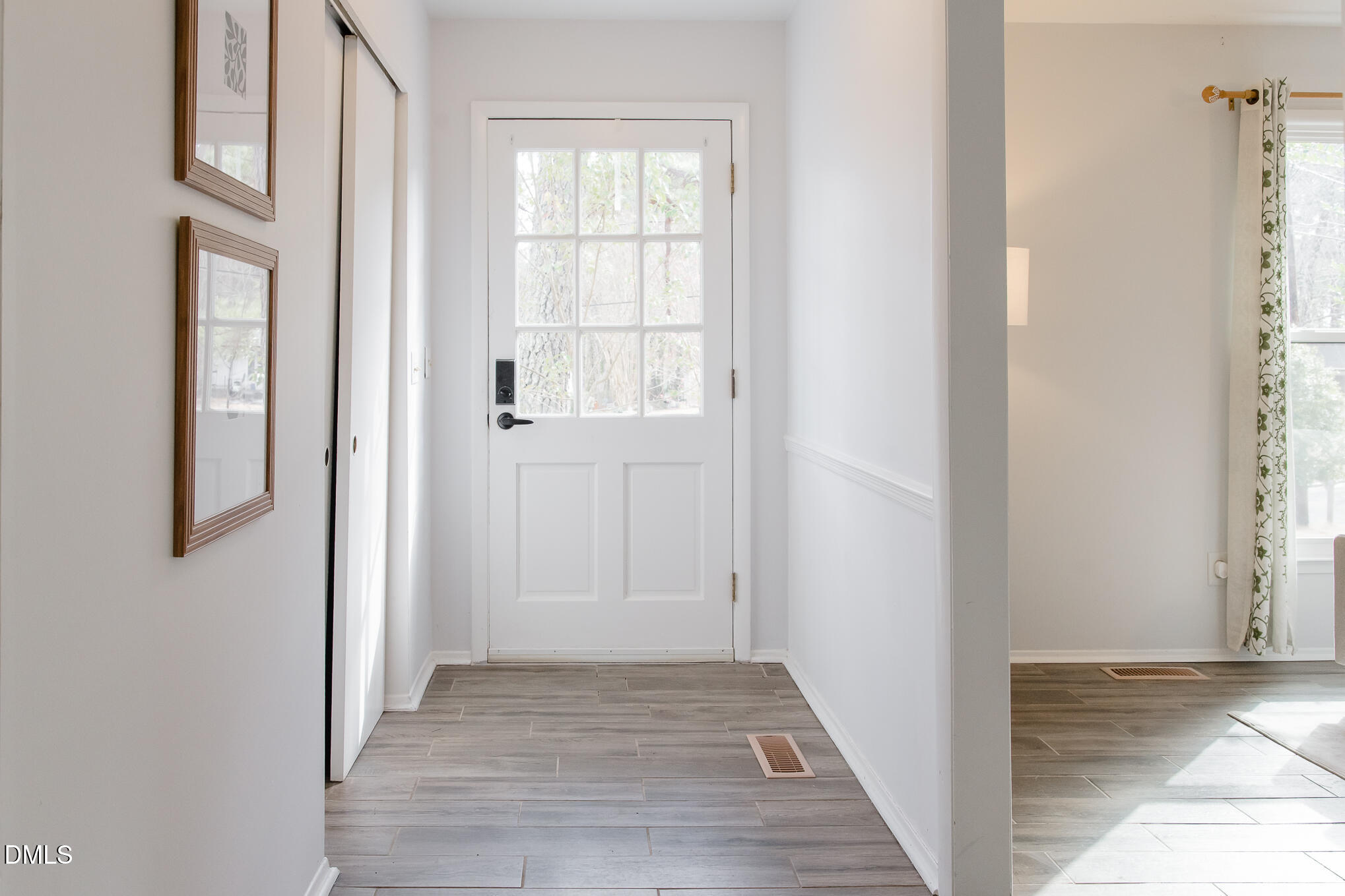 124 Wicklow Lane Durham, NC 27713 - Photo 11 of 33 Foyer