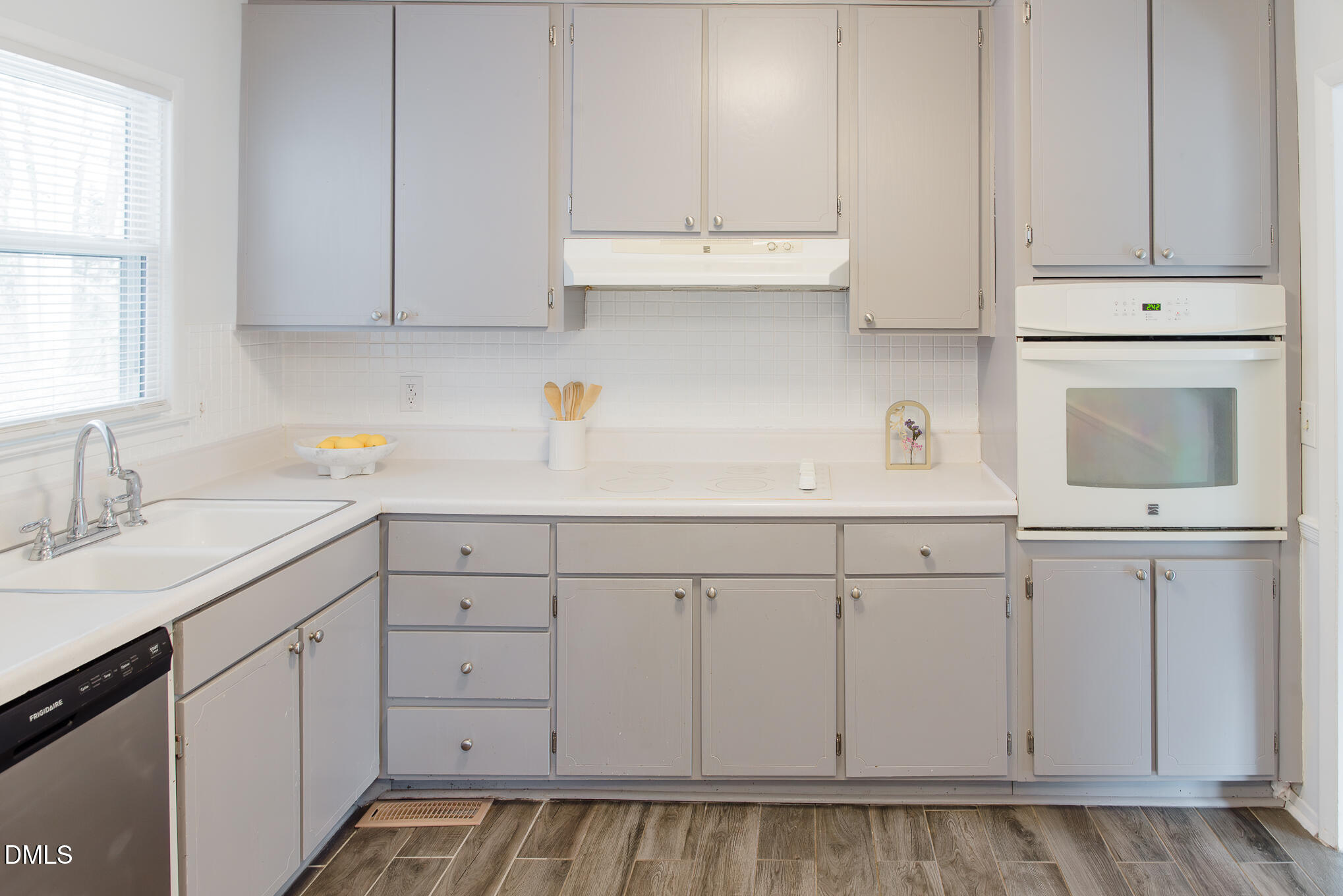 124 Wicklow Lane Durham, NC 27713 - Photo 16 of 33 Kitchen