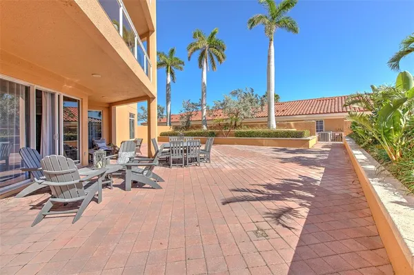 $9,000 | 501 Mandalay Avenue, Unit 309, Clearwater Beach, FL 33767